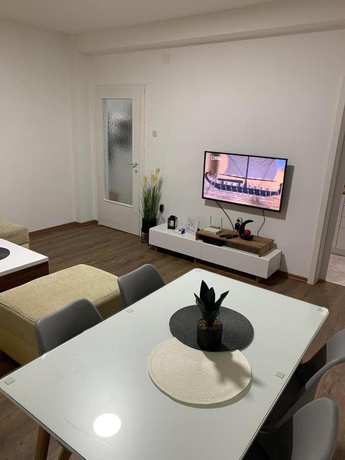 Mar Lux Appartement Kumanovo Buitenkant foto