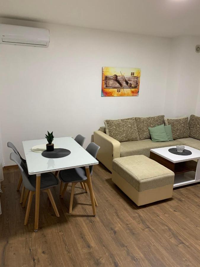 Mar Lux Appartement Kumanovo Buitenkant foto
